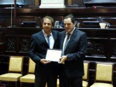 El Senador Vitale recibió el Premio Parlamentario
