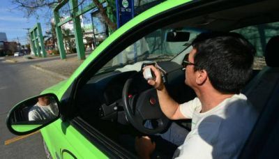 Remiseros salen con c�maras y vidrios reforzados