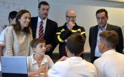Vidal visit� una escuela t�cnica en Campana