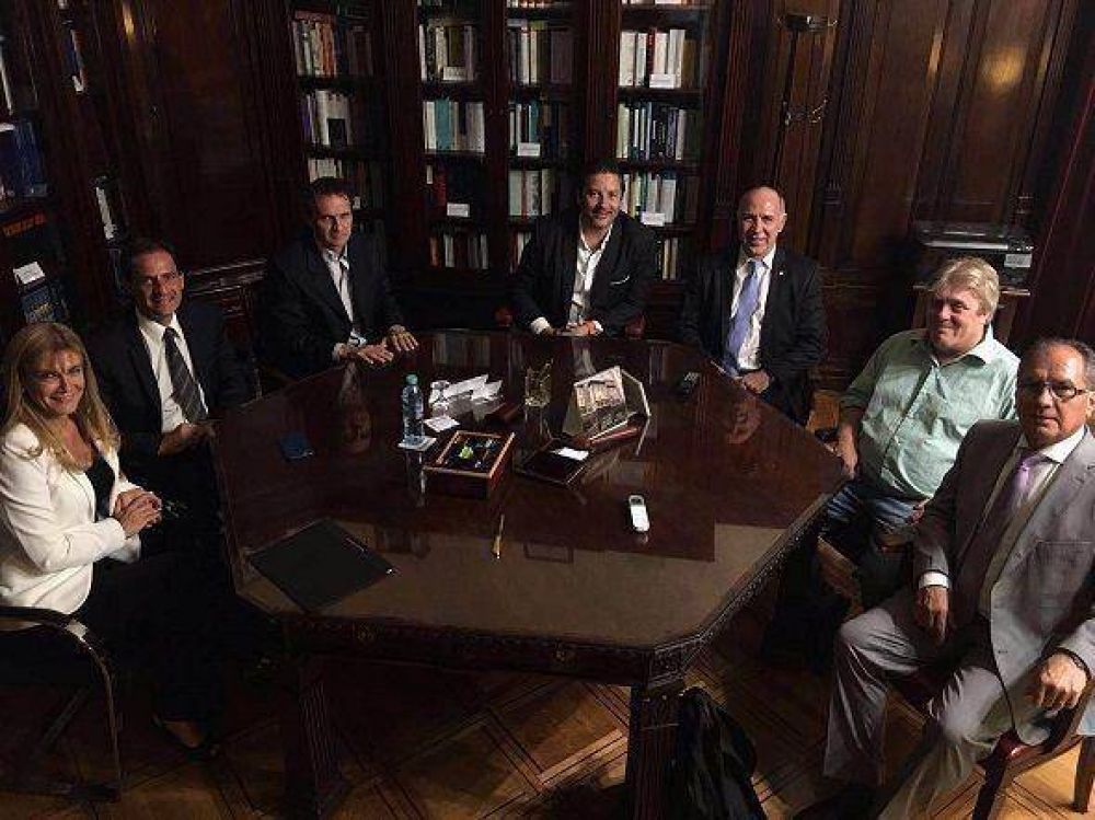 Intendentes y Gustavo Vera se reunieron con Ricardo Lorenzetti