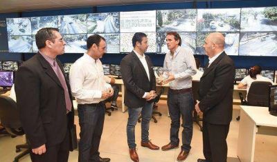 Katopodis y Men�ndez visitaron el Centro Operativo de Monitoreo