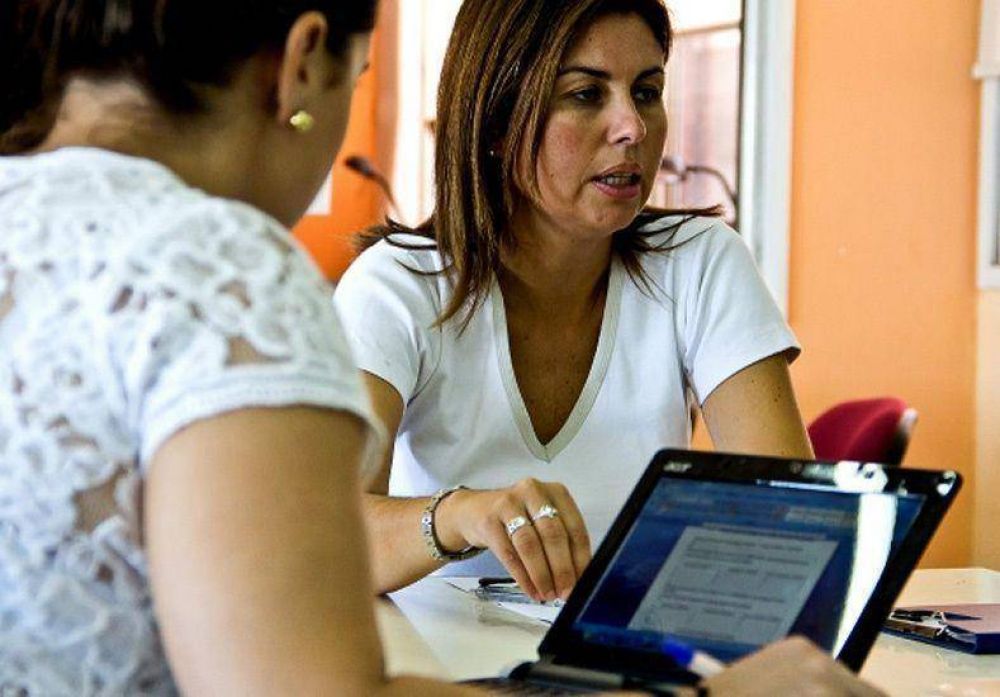 Docentes universitarios paran en reclamo de un 45% de aumento