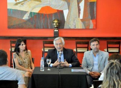 El Gobierno seguir� impulsando las escuelas innovadoras