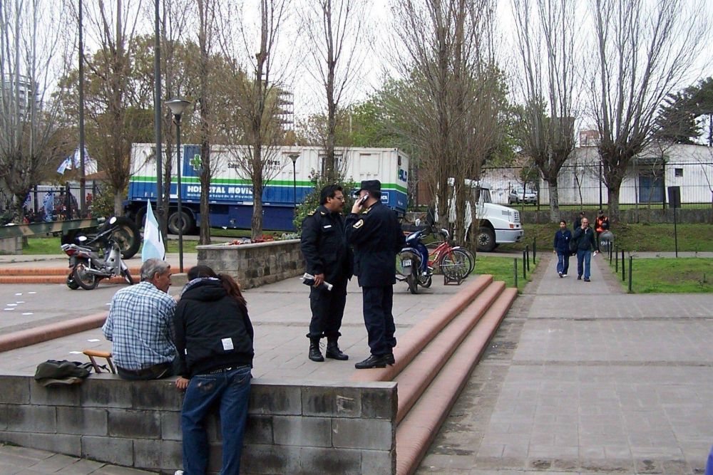 Denuncian al comisario y varios polic�as de la Primera por la represi�n en la puerta de los tribunales de Quilmes