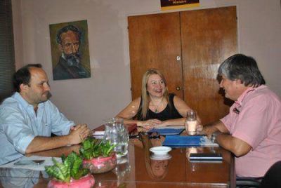 Articulan acciones para asegurar el suministro de agua a las escuelas