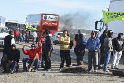 Se multiplican piquetes de UOCRA que bloquean rutas en Santa Cruz