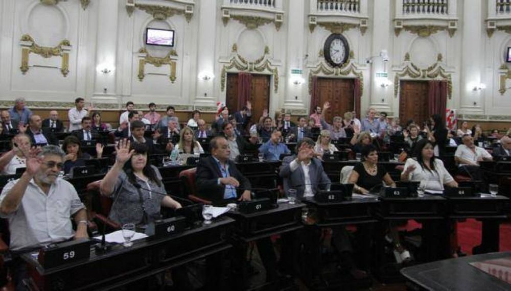 La Unicamercal aprob� la toma nueva de deuda y ratific� los gasoductos