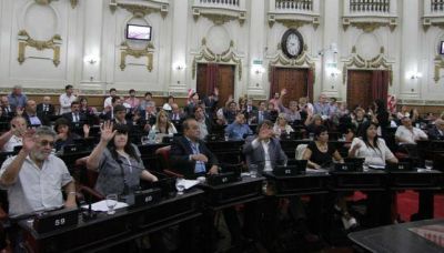 La Unicamercal aprob� la toma nueva de deuda y ratific� los gasoductos