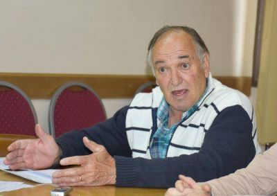 Hern�ndez dice que �es muy sencillo: el que gana pone los jueces�