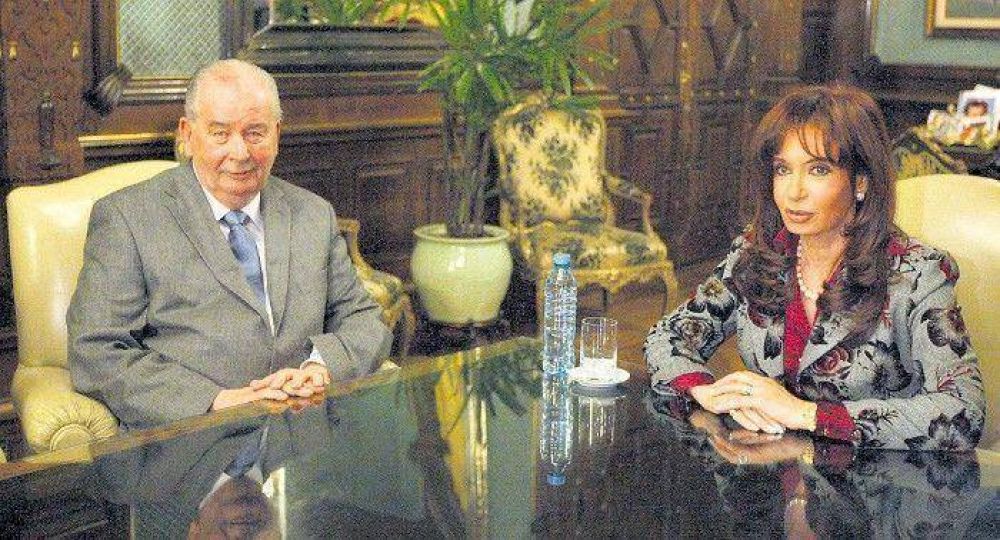 Una sociedad presentada ante 800 invitados