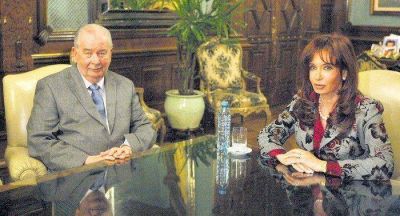 Una sociedad presentada ante 800 invitados