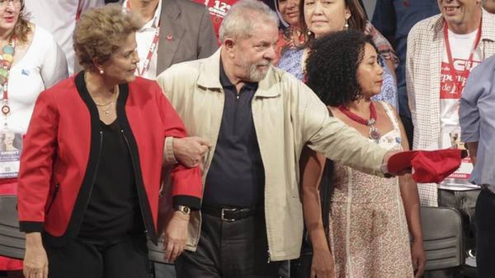Lula entra al gabinete de Dilma como superministro