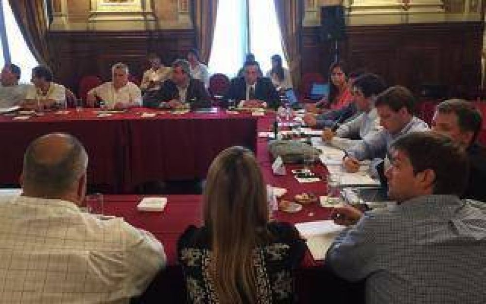 Atucha: C�ffaro pidi� hacerse cargo de las obras para evitar 600 despidos