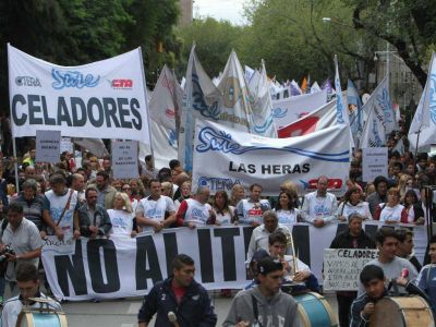 Sin fecha de paro, el SUTE acampa en la Legislatura