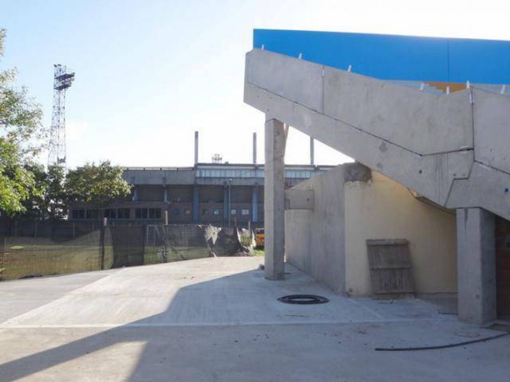 Pol�mica por las obras del Microestadio Municipal
