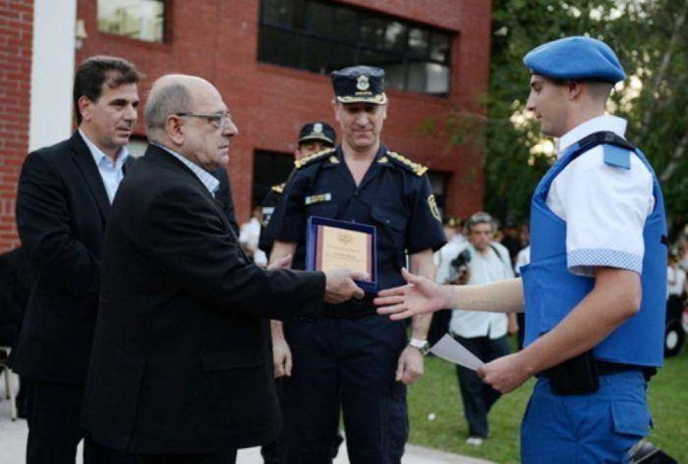 Arroyo presidi� el egreso de 215 nuevos oficiales en la Polic�a Local