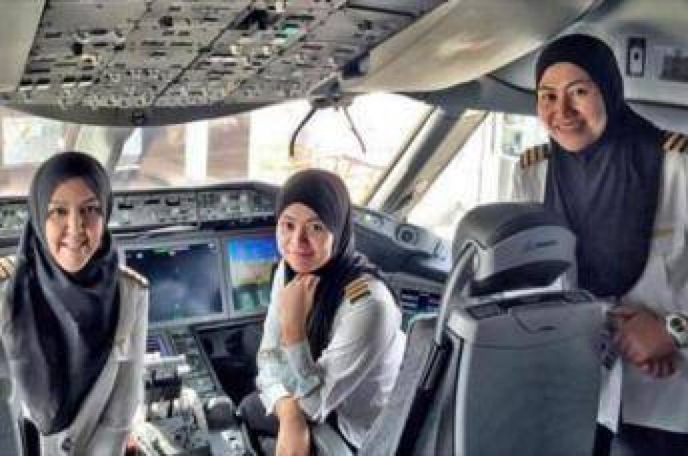 Aterriza en Arabia Saudita un avión exclusivamente operado por musulmanas