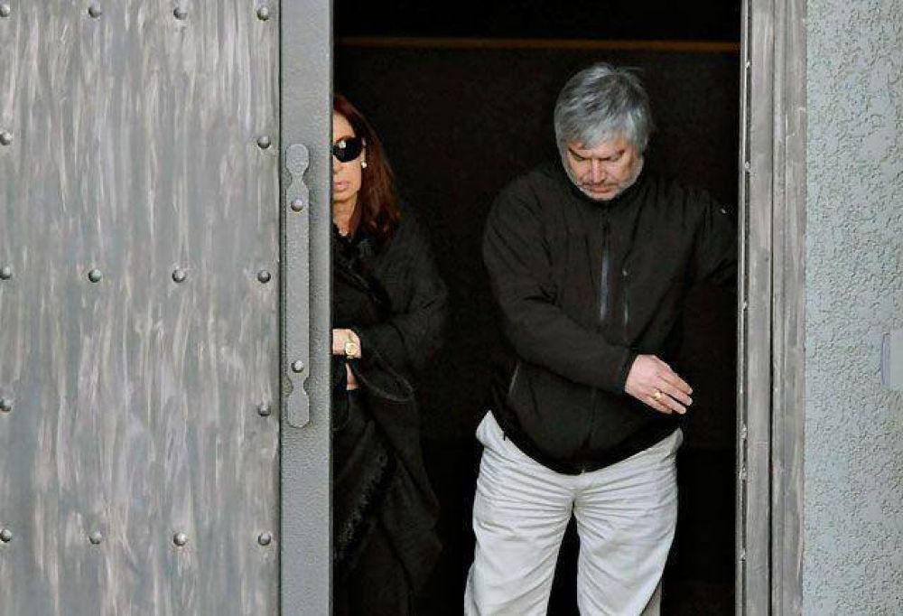 Cajas de dinero en el Banco Naci�n de R�o Gallegos y el pago de B�ez a sus trabajadores