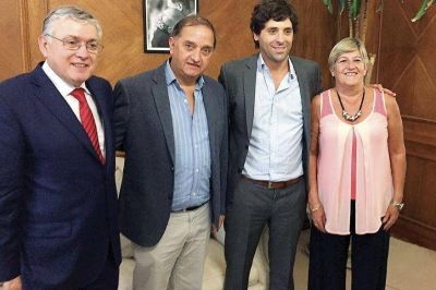 Linares consigui� el compromiso de Naci�n de �activar r�pidamente� la obra del Estadio Centenario