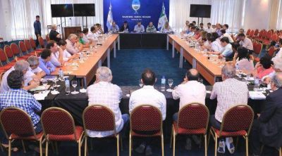 Intendentes apoyaron la posici�n de Peppo sobre el pago a los holoduts y el endudamiento