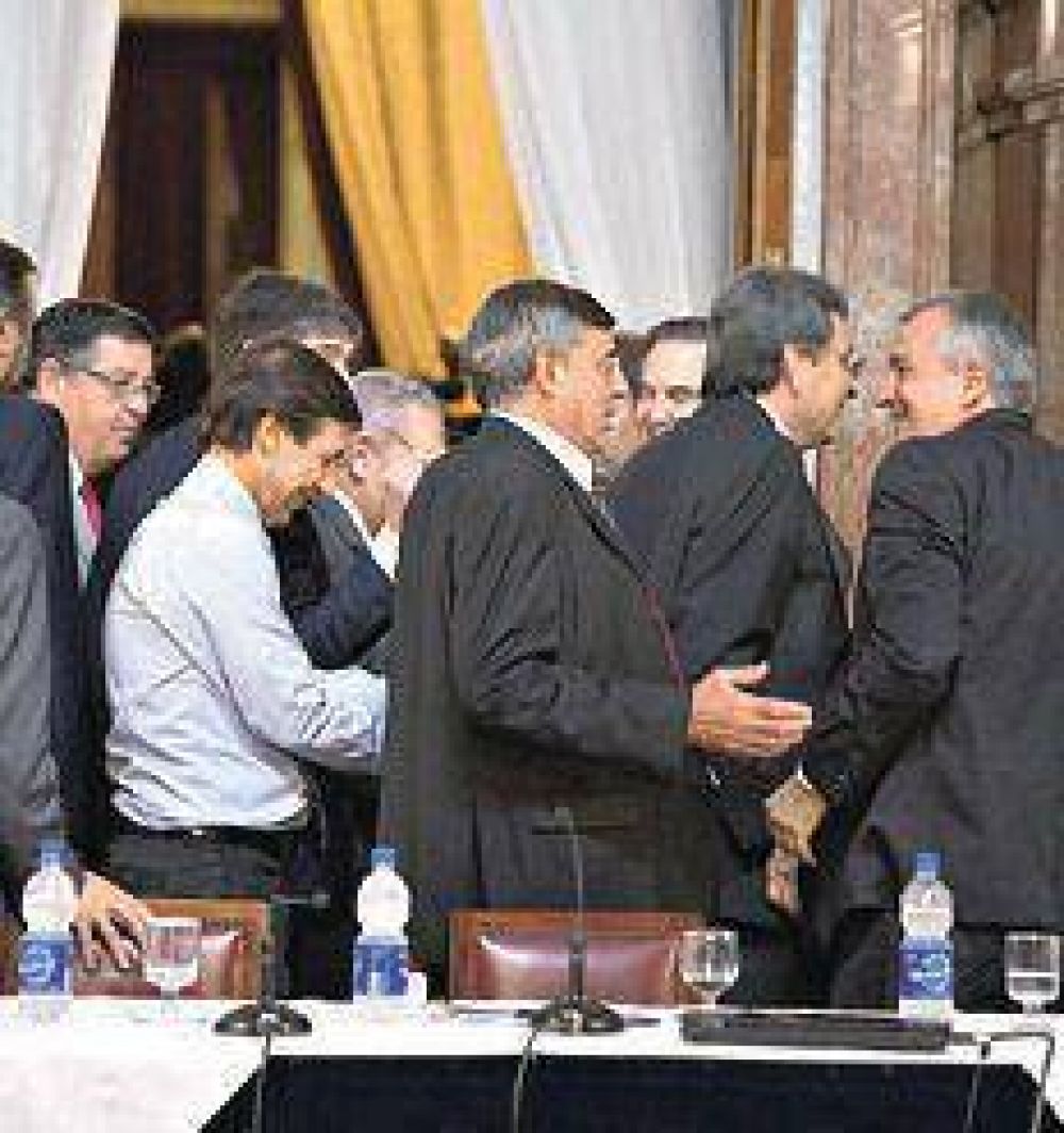 Casi todos unidos por la causa de los buitres