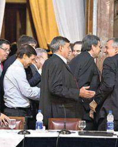 Casi todos unidos por la causa de los buitres