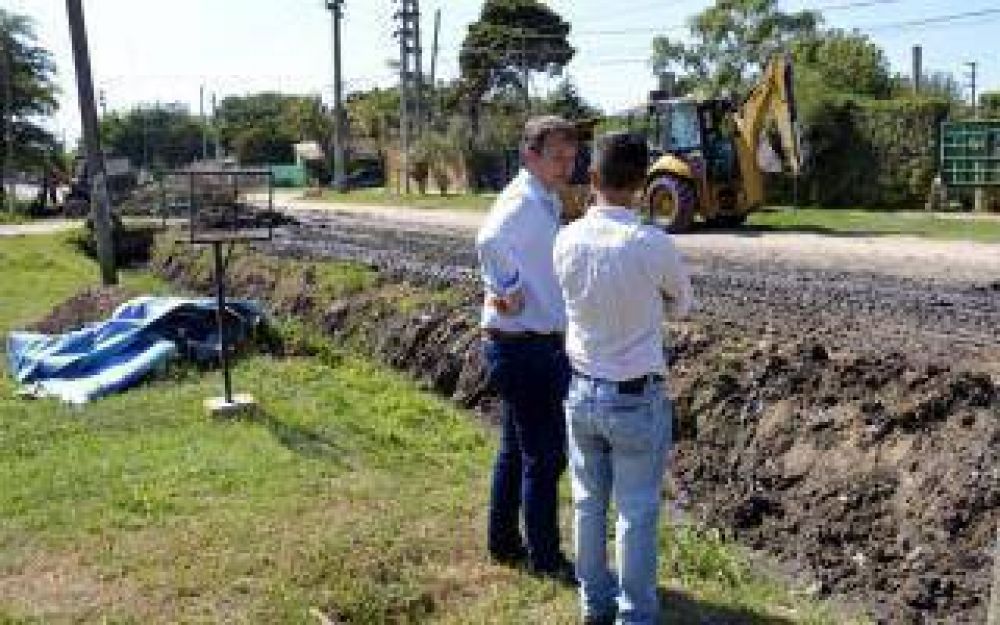 Glew: Cascallares supervis� obras que ped�an los vecinos hace 30 a�os