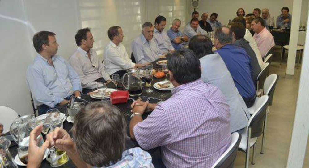 Intendentes peronistas se reunieron con Gioja en Lomas