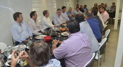 Intendentes peronistas se reunieron con Gioja en Lomas