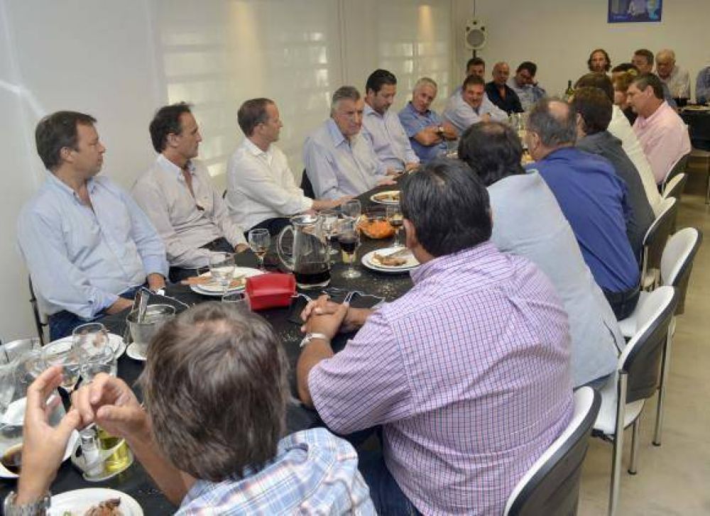 Un almuerzo en Buenos Aires para apoyar la candidatura de Gioja a presidir el PJ