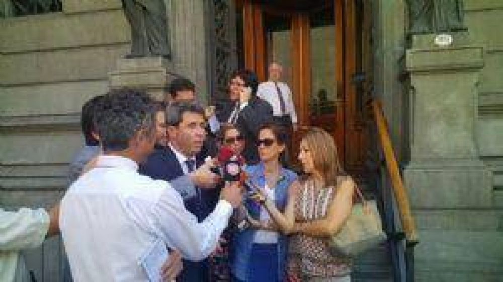 U�ac apoy� el acuerdo y pidi� que el cr�dito se use para la obra p�blica