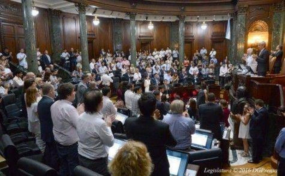 Legislatura conmemor� el �ltimo golpe militar