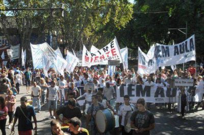 Empresarios impulsan mesa de di�logo entre el gobierno y gremios para contener el conflicto salarial