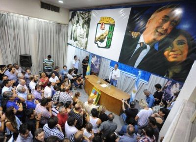 Scioli pidi� la unidad del peronismo y critic� el rumbo econ�mico del gobierno