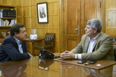 Weretilenck con autoridades nacionales