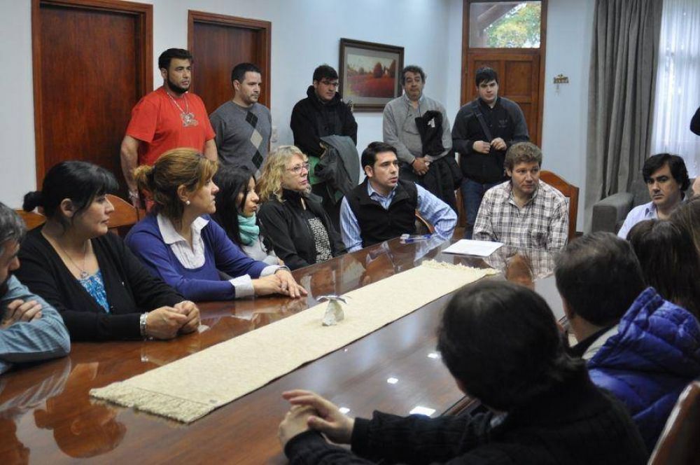 Melella firm� acuerdo con comercios para la rebaja de precios en productos de la canasta b�sica