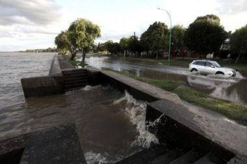 Alerta por la crecida del Río de la Plata en la costa del área metropolitana y La Plata