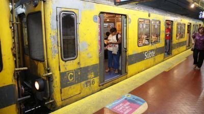 Subte E: un ramal con filtraciones, trenes viejos y escasa frecuencia