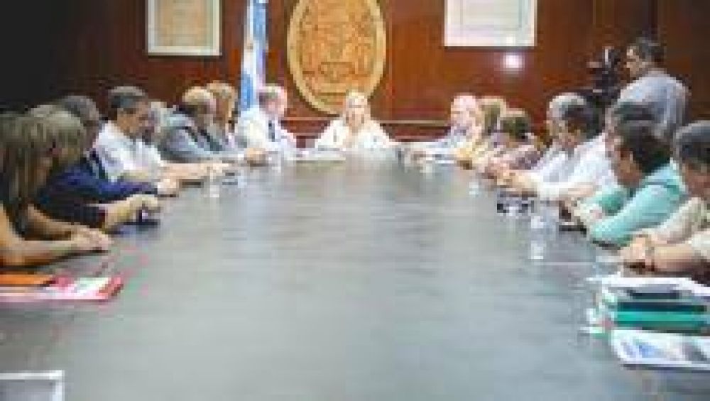 El gobierno colaborar� con la UNT para evitar la deserci�n