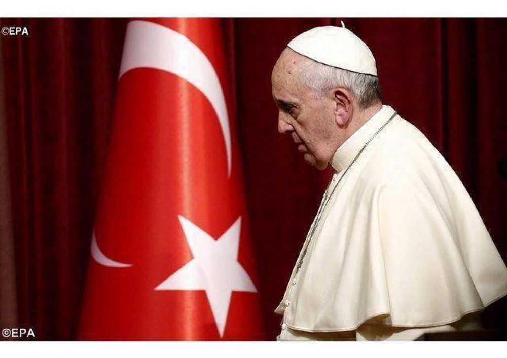 El Papa Francisco reza por las víctimas del reciente atentado en Estambul