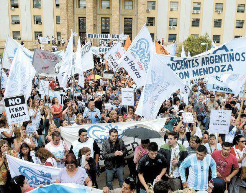 El tercer paro del SUTE coincide con los exmenes