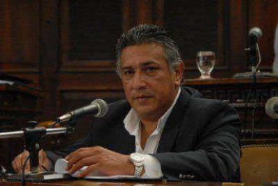 Nepotismo: senador reconoci� tener a familiares en Las Heras