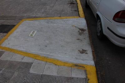 Obstruir rampas de discapacitados podr�a penarse hasta con $6.000