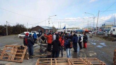 El Gobierno apela a que se logre el desalojo del piquete en la ruta de manera pac�fica