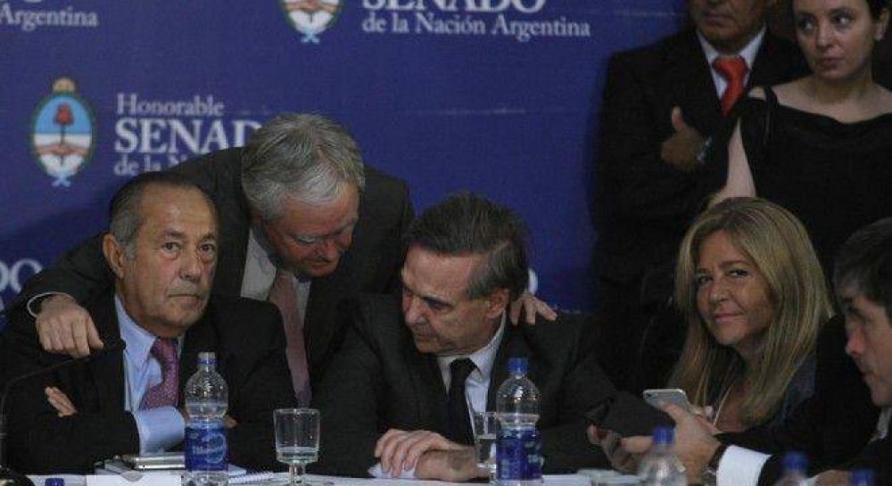 Los senadores quieren impedirle a Macri tomar deuda externa sin aval del Congreso