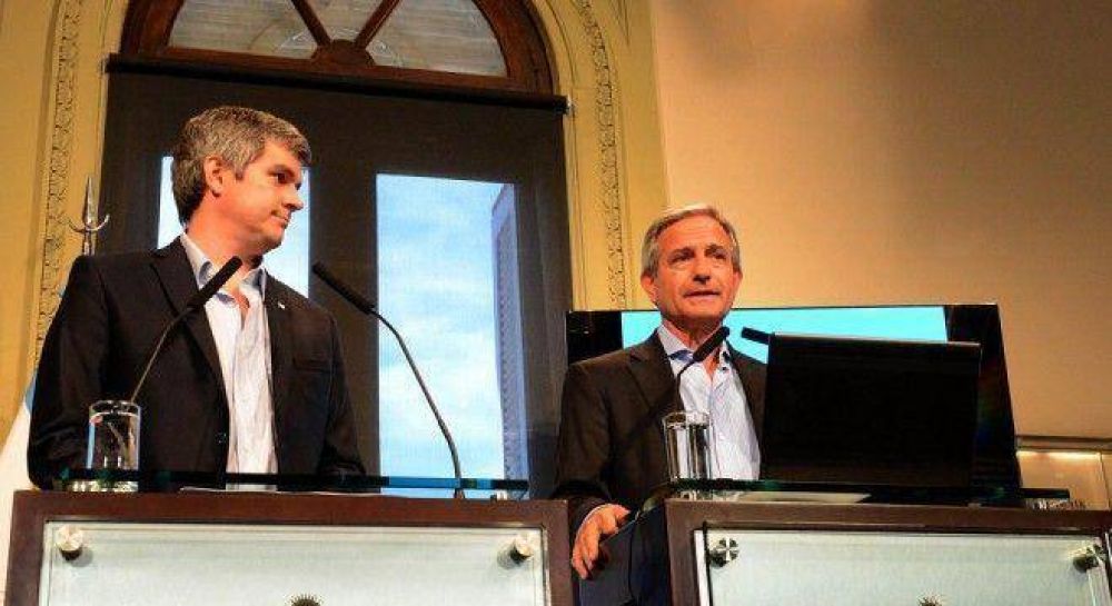 Pe�a minimiz� los despidos en el Estado y advirti� 