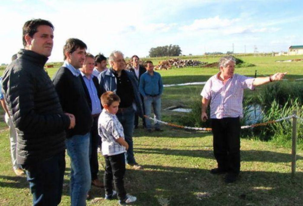 Maxi Abad junto a intendentes y dirigentes del radicalismo de recorrida por San Cayetano