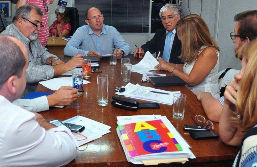 ﻿Acuerdo con docentes