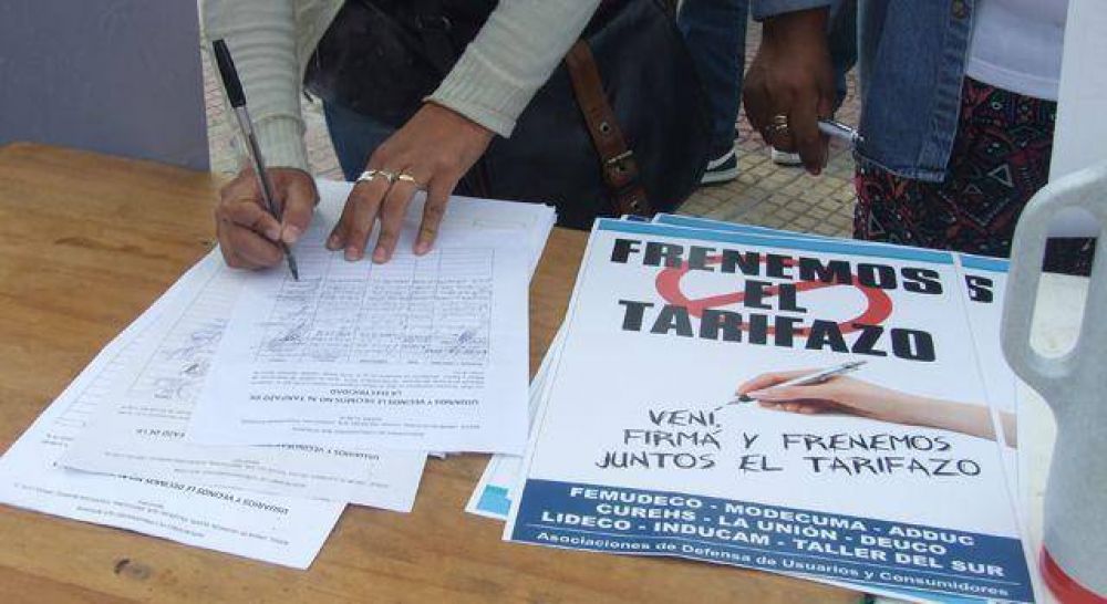 Siguen juntando firmas contra el tarifazo