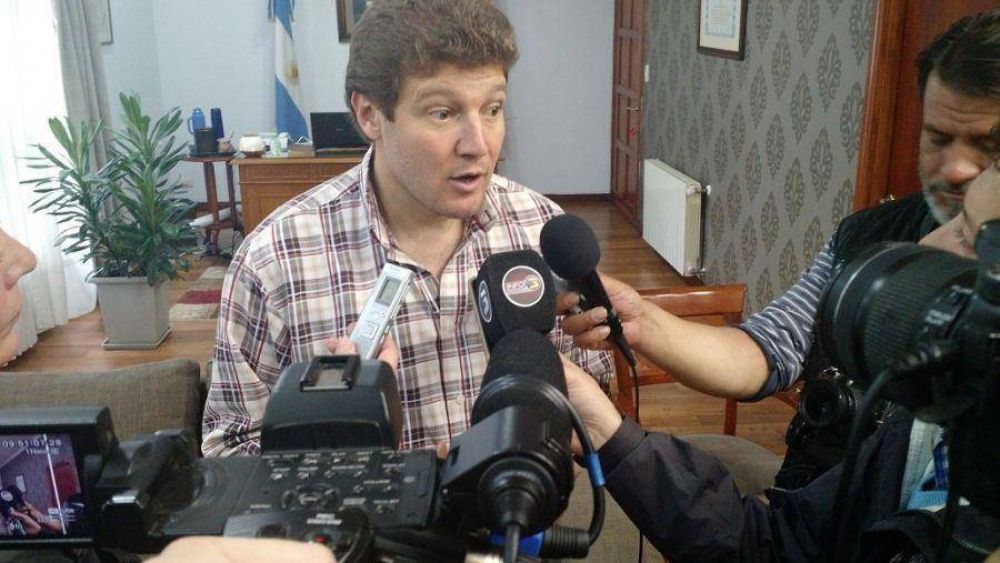 Melella cruz� a funcionarios provinciales y garantiz� los sueldo municipales 